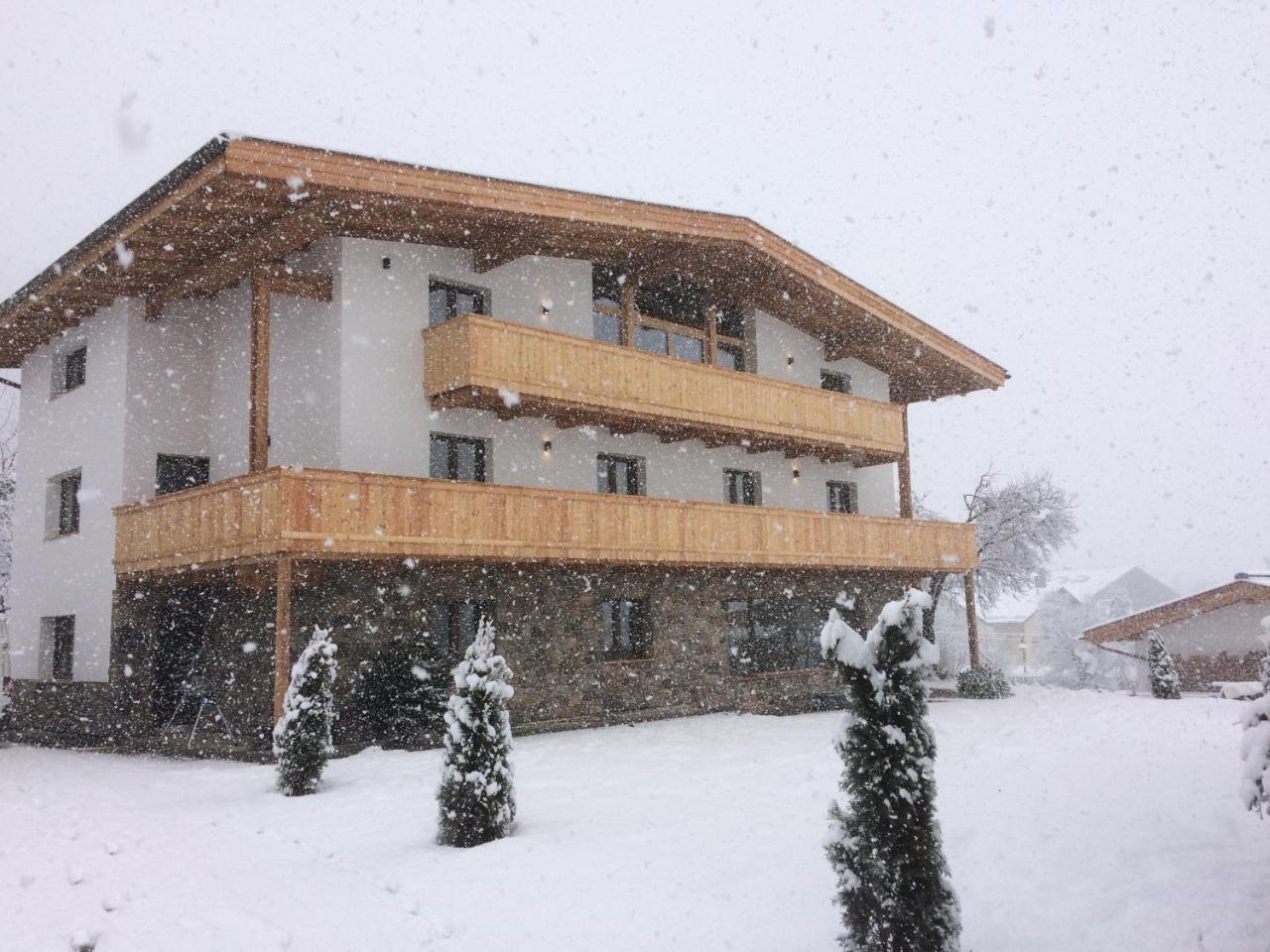 Berghof Zillertal Apartment Fügen Екстериор снимка