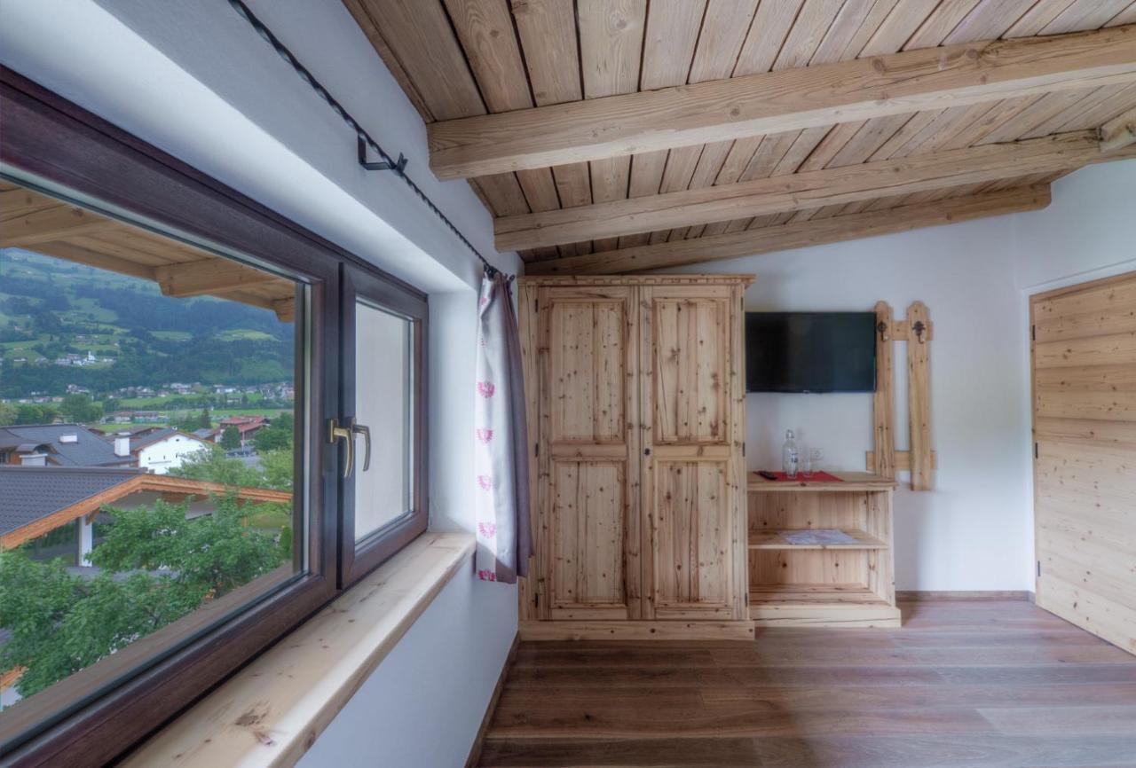Berghof Zillertal Apartment Fügen Екстериор снимка